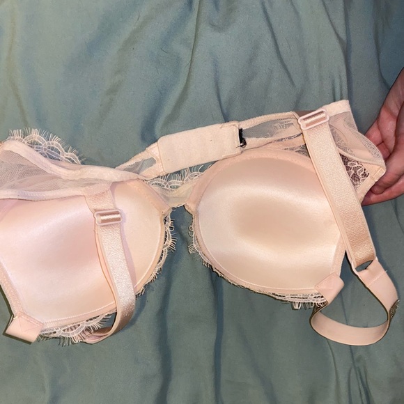 Victoria’s Secret 34B Lace Push-Up - Picture 2 of 4